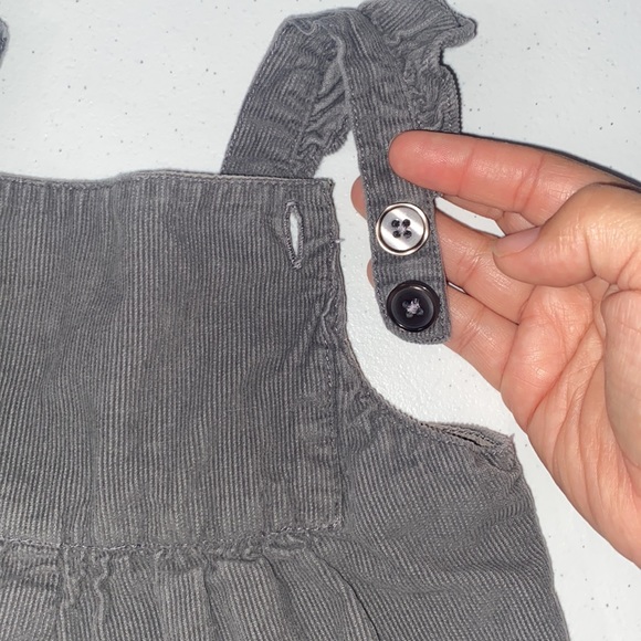 Ruffle Butts Baby Girl Gray Corduroy Pants Overalls Size 6-12 Months - Picture 4 of 7